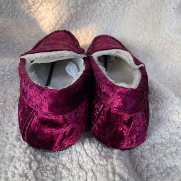 Lands End Burgundy Velvet Slippers NWOT size 9 - Picture 4 of 8